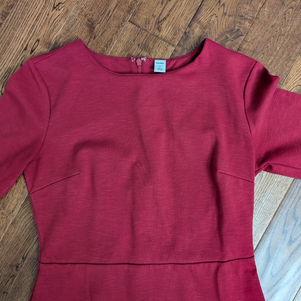 EUC Old Navy Sheath Midi Dress 3/4 Sleeve Maroon Zip Back Size Small - Picture 2 of 9